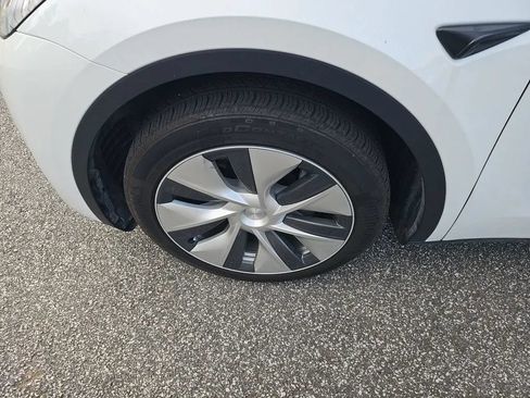 Used 2023 Tesla Model Y Long Range AWD/4WD image 9