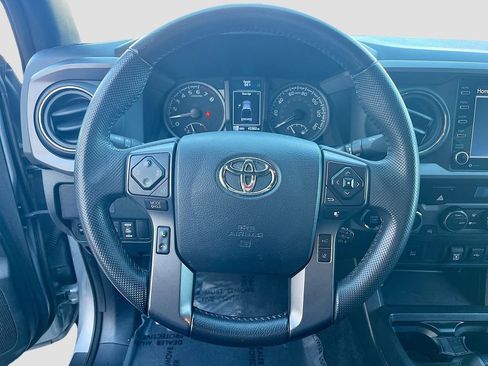 Used 2021 Toyota Tacoma TRD Off-Road AWD/4WD image 11