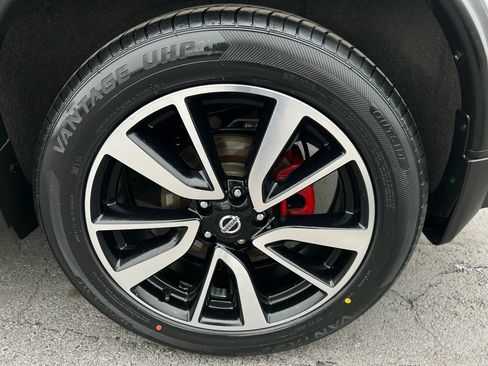 Used 2019 Nissan Rogue SL w/ Premium Package image 33