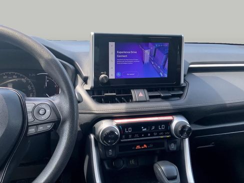 Used 2025 Toyota RAV4 XLE FWD image 12