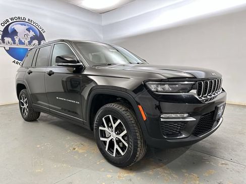 Used 2024 Jeep Grand Cherokee Limited w/ Trailer Tow Package AWD/4WD image 13