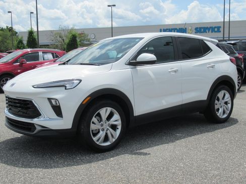 Used 2024 Buick Encore GX Preferred FWD image 3