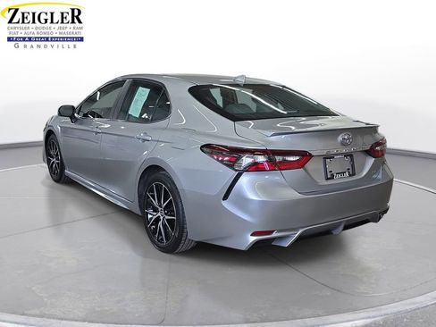 Used 2024 Toyota Camry SE FWD image 7