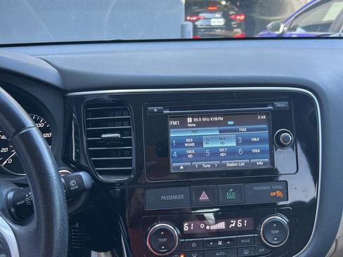 Used 2014 Mitsubishi Outlander SE image 9