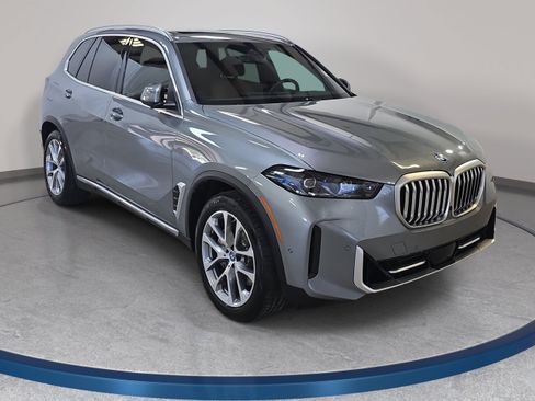 Used 2025 BMW X5 xDrive50e w/ Executive Package AWD/4WD image 4