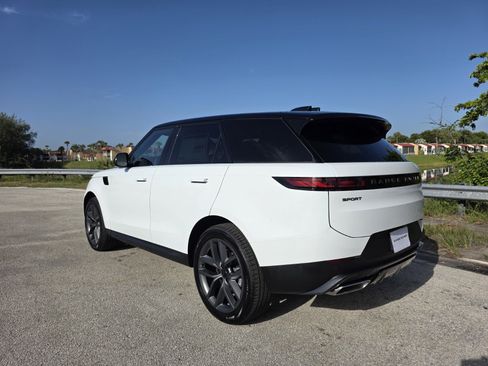 Used 2026 Land Rover Range Rover Sport SE AWD/4WD image 2
