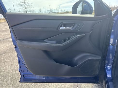 Used 2023 Nissan Rogue SL image 25