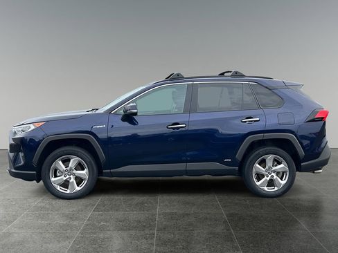 Used 2020 Toyota RAV4 Limited image 5