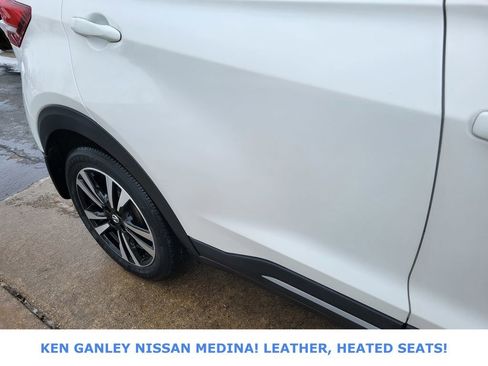 Used 2019 Nissan Kicks SR w/ SR Premium Package image 14