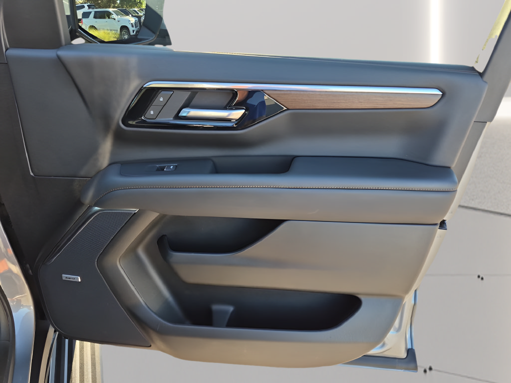 Used 2025 Chevrolet Tahoe High Country RWD image 36