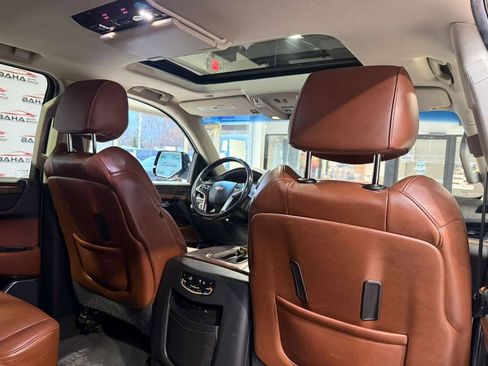 Used 2019 Cadillac Escalade ESV Luxury w/ LPO, Radiant Package image 40