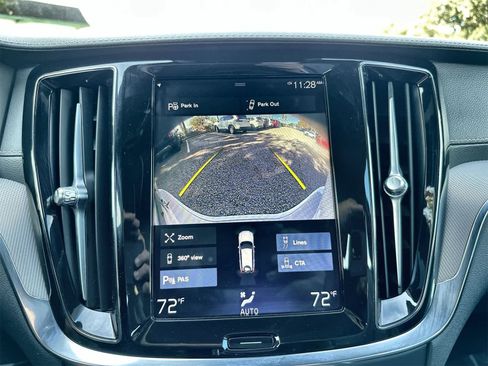 Used 2020 Volvo V60 T6 R-Design image 21