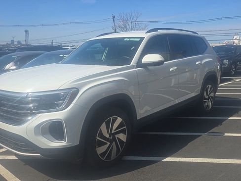 Used 2025 Volkswagen Atlas SE image 1