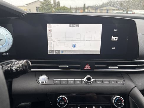 Used 2024 Hyundai Elantra SEL image 17