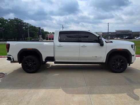 Used 2024 GMC Sierra 2500 AT4 w/ AT4 Premium Plus Package AWD/4WD image 7