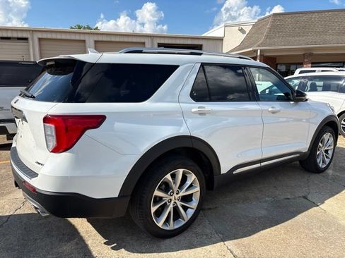 Certified 2023 Ford Explorer Platinum w/ Class IV Trailer Tow Package AWD/4WD image 2