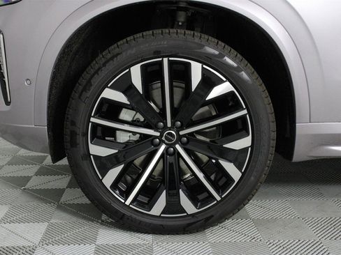 New 2026 Volvo XC90 B6 Plus w/ Protection Package Premier image 13