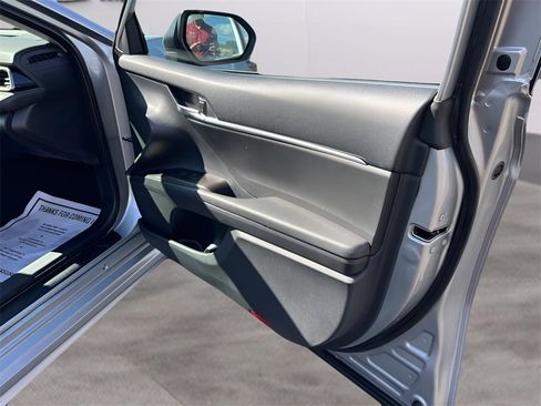 Used 2023 Toyota Camry SE image 18