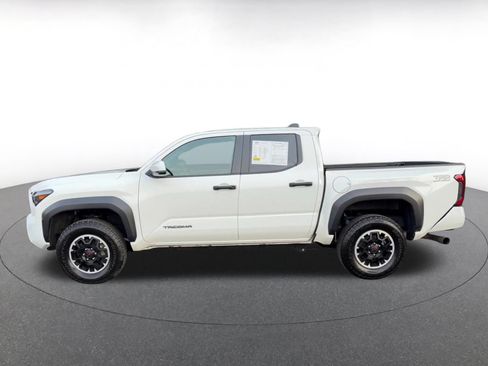Used 2025 Toyota Tacoma TRD Off-Road AWD/4WD image 9