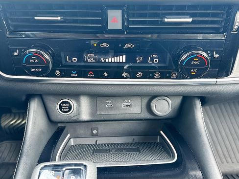 Certified 2023 Nissan Rogue Platinum w/ Platinum Premium Package AWD/4WD image 25