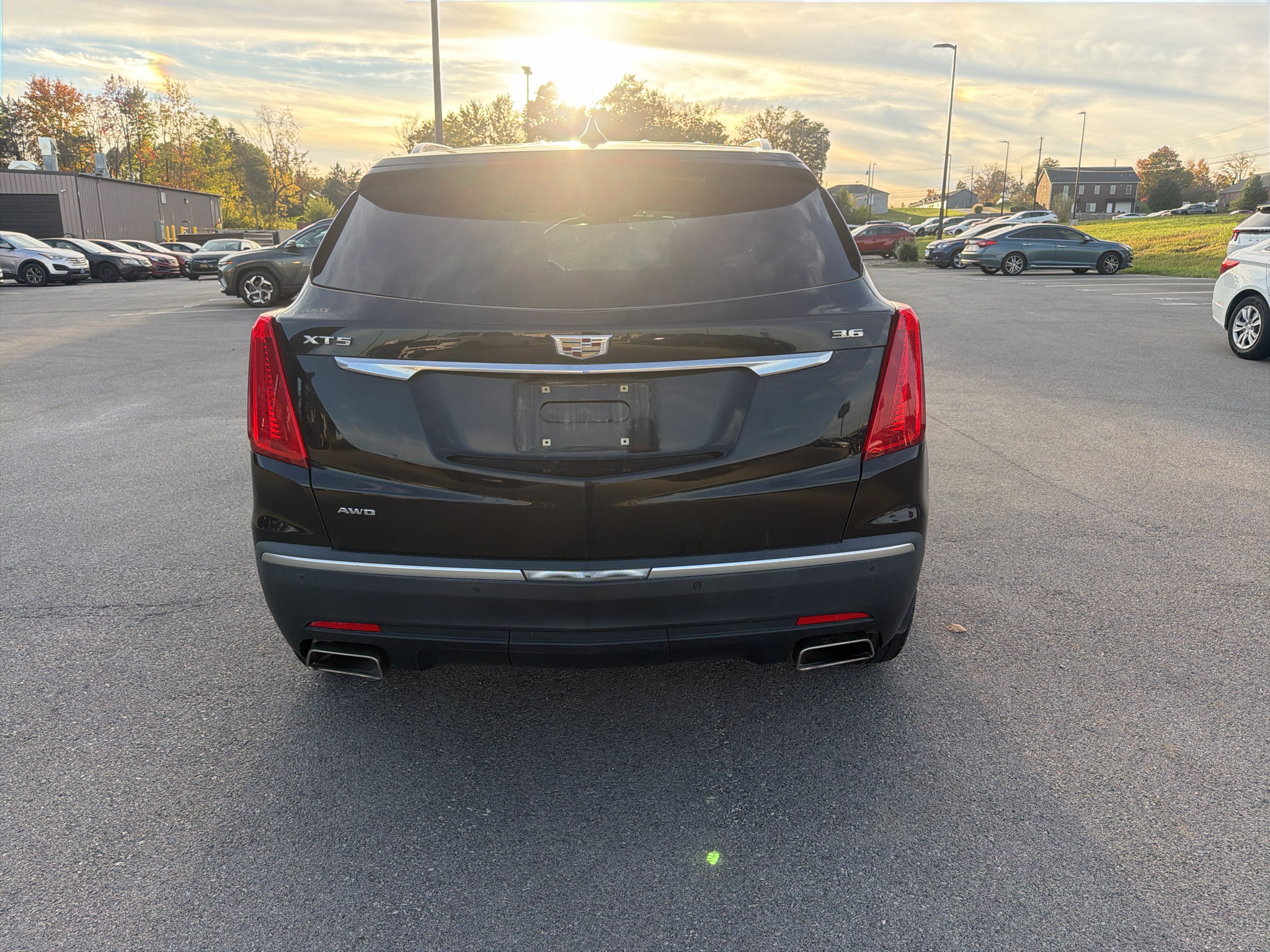 Used 2017 Cadillac XT5 Luxury w/ LPO, Wheel Lock Package AWD/4WD image 4