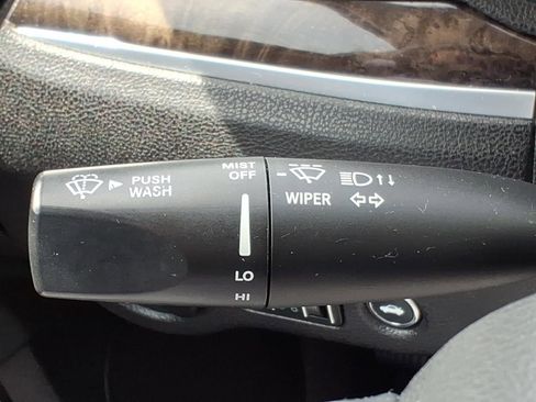 Used 2015 Chrysler 300 C AWD/4WD image 23