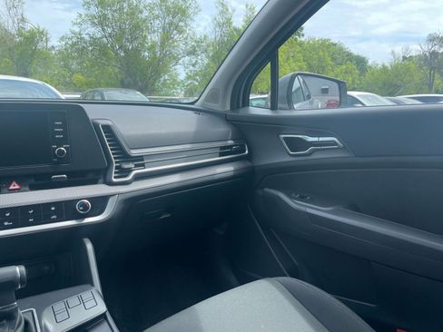 Used 2025 Kia Sportage LX FWD image 34