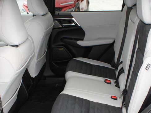 New 2026 Mitsubishi Outlander SE AWD/4WD image 18
