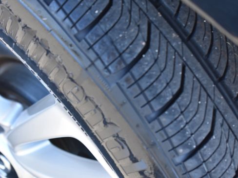 Used 2017 INFINITI QX30 Premium w/ Navigation Package image 11