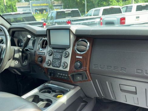 Used 2015 Ford F250 Lariat w/ Lariat Interior Package AWD/4WD image 14