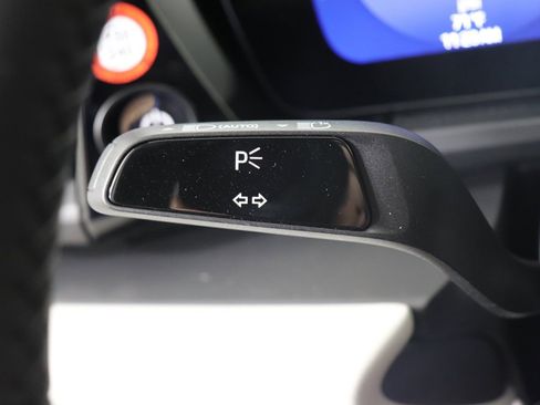 Used 2025 Porsche Macan Electric image 37