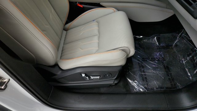 Used 2024 Audi Q8 e-tron Prestige w/ Prestige Package AWD/4WD image 36