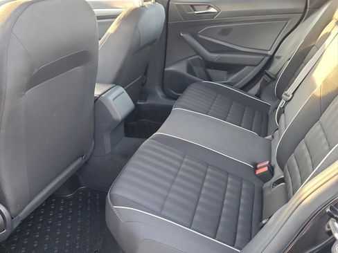 Used 2024 Volkswagen Jetta Sport image 9