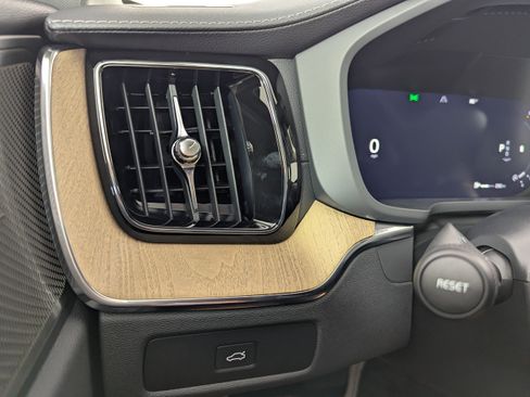 Used 2026 Volvo XC60 B5 Ultra AWD/4WD image 25