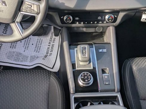New 2025 Mitsubishi Outlander ES image 19