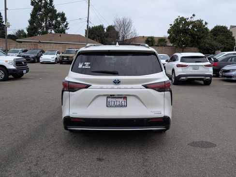 Used 2021 Toyota Sienna Platinum image 6