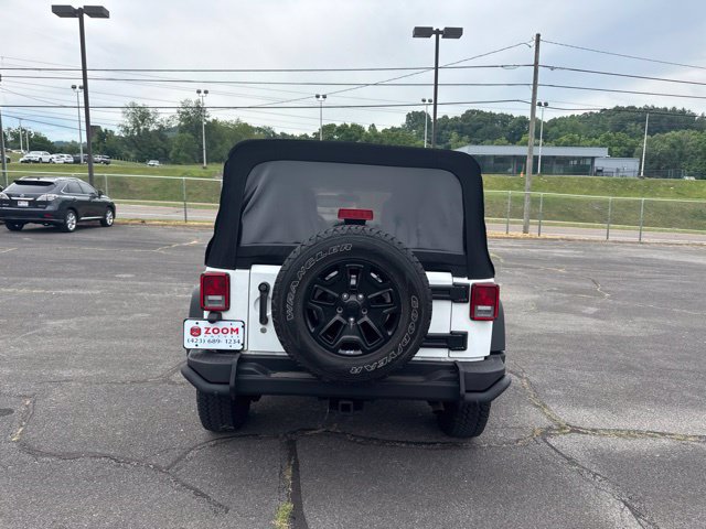 Used 2013 Jeep Wrangler Unlimited Sahara AWD/4WD image 7