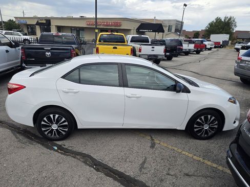 Used 2018 Toyota Corolla LE FWD image 5