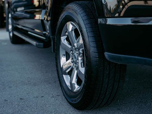 Used 2023 Ford F150 Lariat w/ Trailer Tow Package image 8