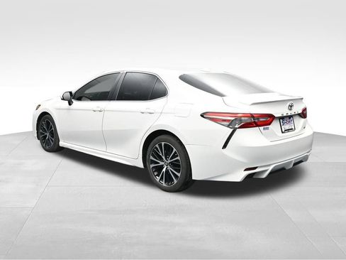 Used 2019 Toyota Camry SE FWD image 3