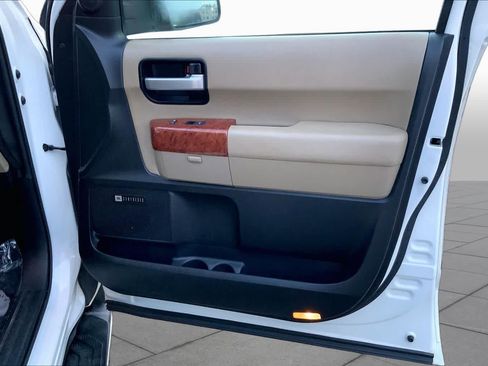 Used 2018 Toyota Sequoia Platinum RWD image 20
