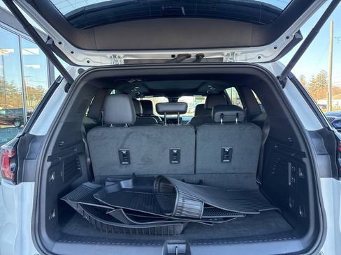 Used 2024 GMC Acadia Denali w/ Super Cruise Package image 5