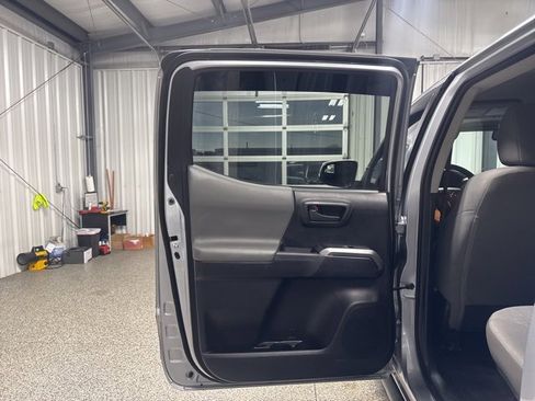 Used 2020 Toyota Tacoma SR5 w/ Technology Package image 15