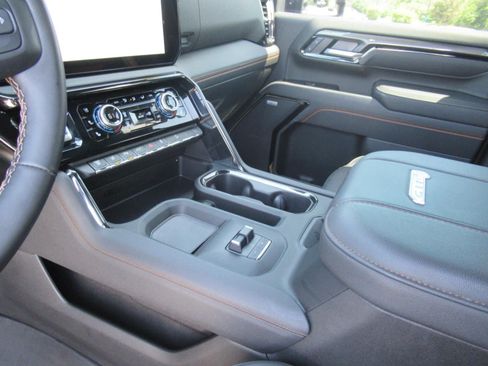 Used 2025 GMC Sierra 2500 AT4 w/ AT4 Premium Plus Package AWD/4WD image 21