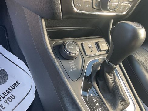 Used 2023 Jeep Cherokee Altitude Lux image 16