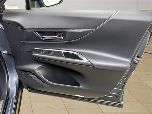 Certified 2022 Toyota Venza XLE image 25