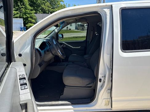 Used 2019 Nissan Frontier SV w/ Value Truck Package AWD/4WD image 10