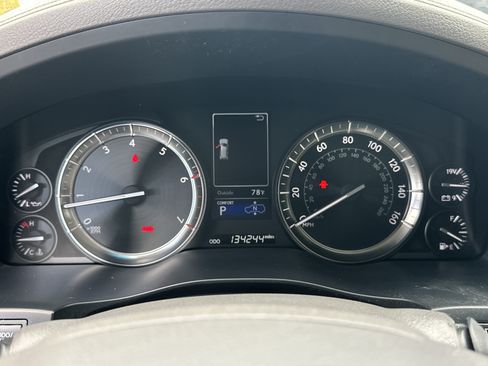 Used 2018 Lexus LX 570 4WD w/ Luxury Package image 27