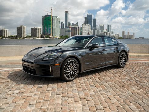 Used 2024 Porsche Panamera w/ Premium Package RWD image 2