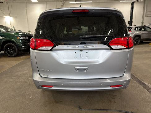 Used 2019 Chrysler Pacifica L FWD image 5
